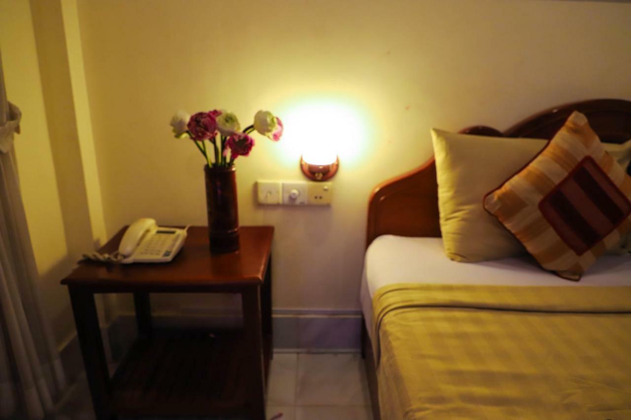Fancy Guesthouse Phnom Penh Exteriör bild